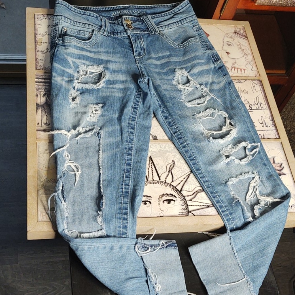 Almost Famous Distressed Cropped Jeans